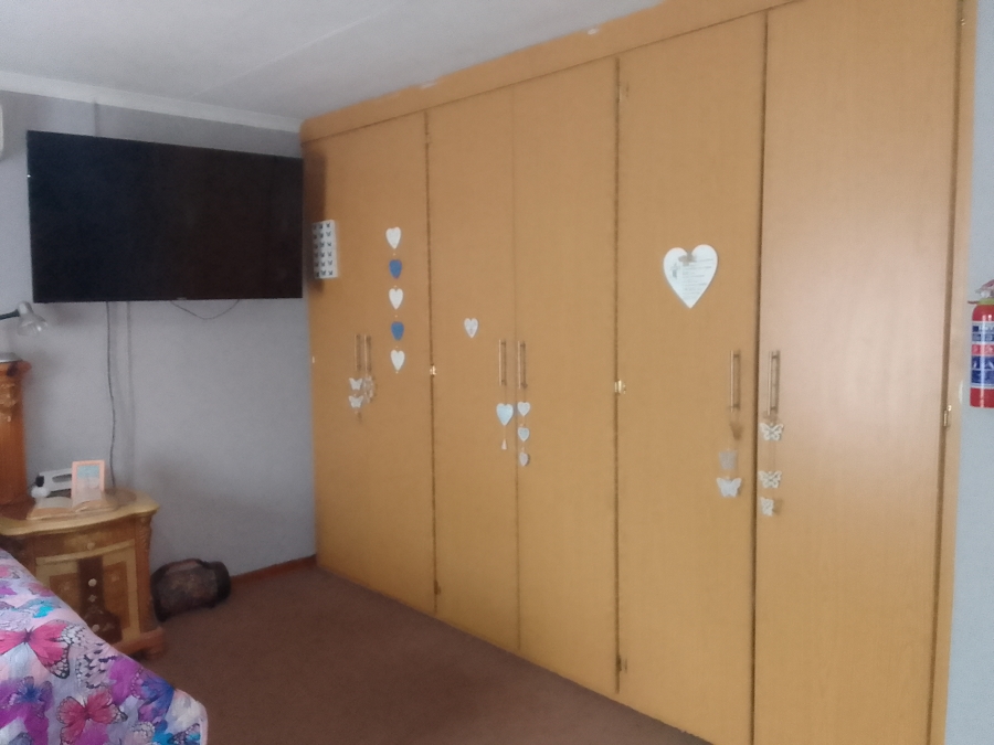 3 Bedroom Property for Sale in Azalea Park North West